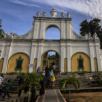 Pintu utama Asta Tinggi Sumenep