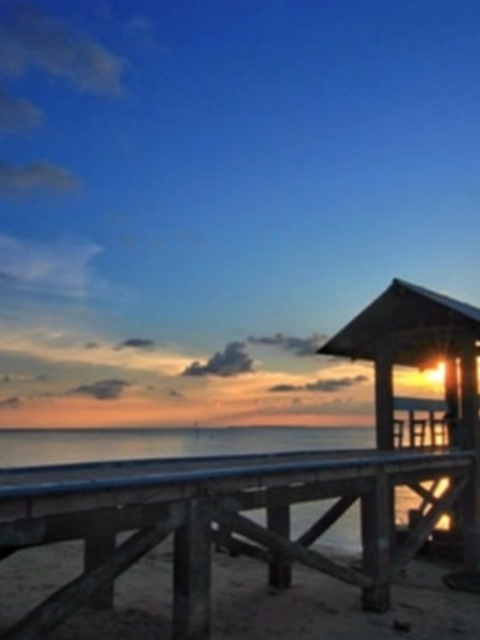 Salah satu pemandangan senja di pulau Gili Labak Sumenep/net