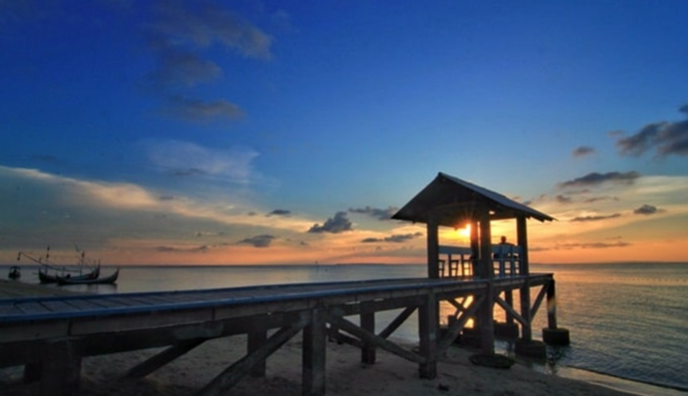 Salah satu pemandangan senja di pulau Gili Labak Sumenep/net